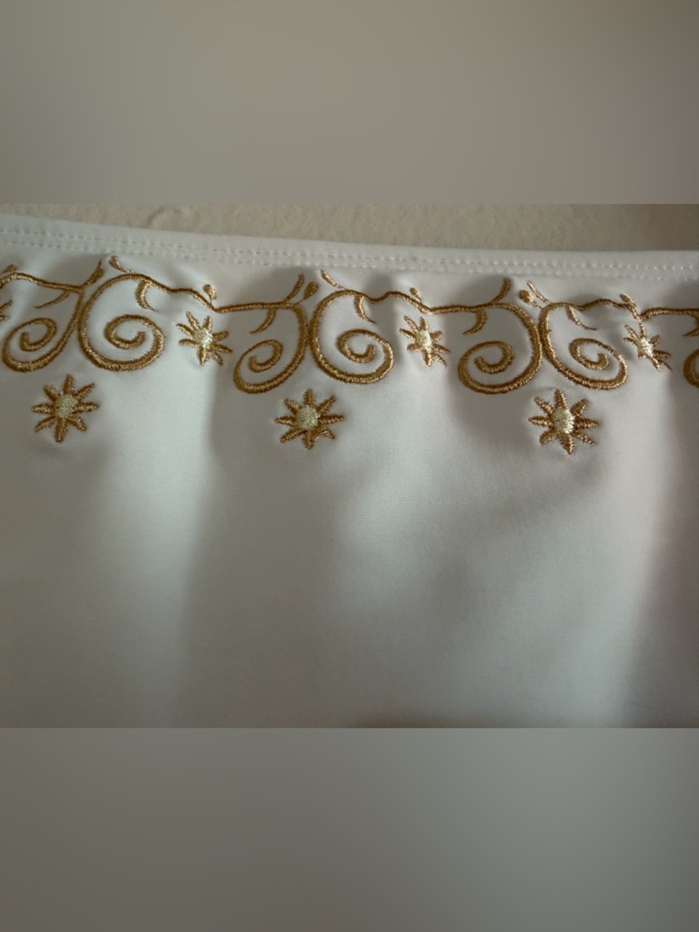 Cupshe Cream/white Bikini Set with Gold Embroidery with necklace. - Picture 8 of 13
